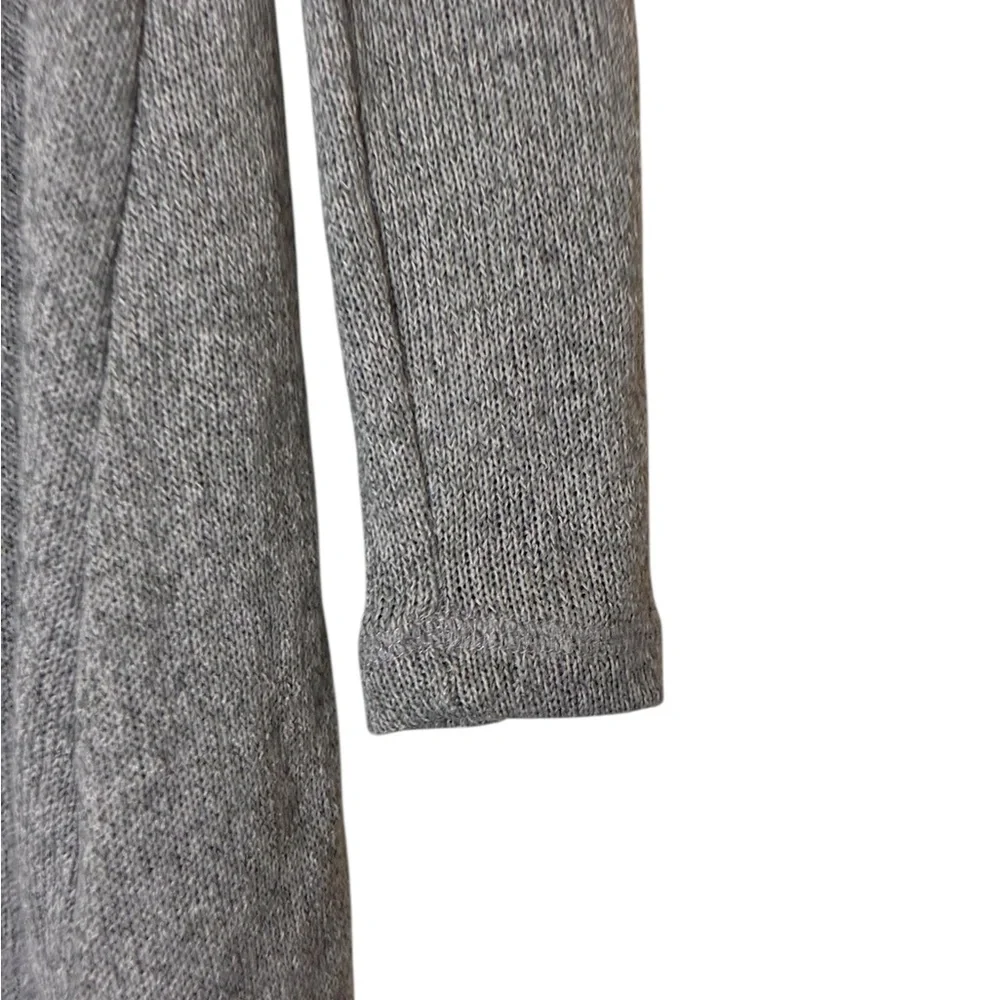 Eri + Ali | Like new gray off the shoulder long sleeve knit sweater